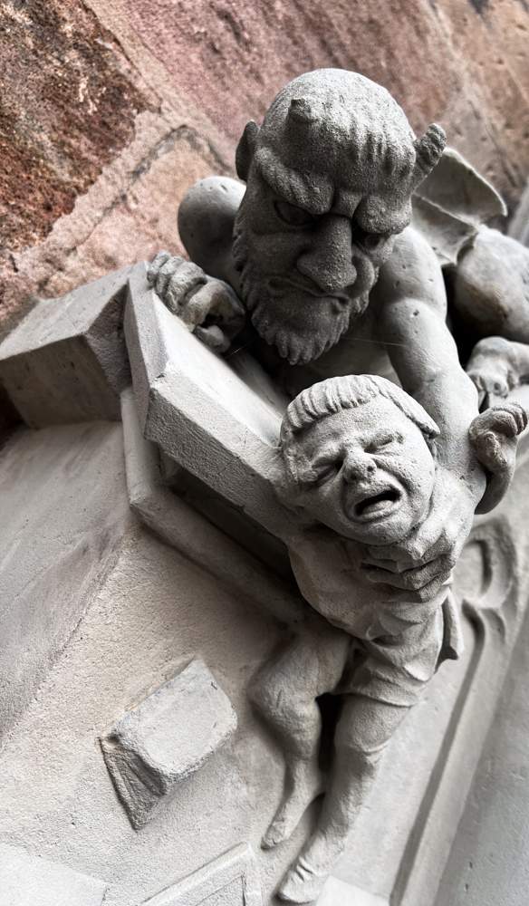 Teufelsbrünnlein in Nürnberg – der Teufel mit dem Schuljungen
