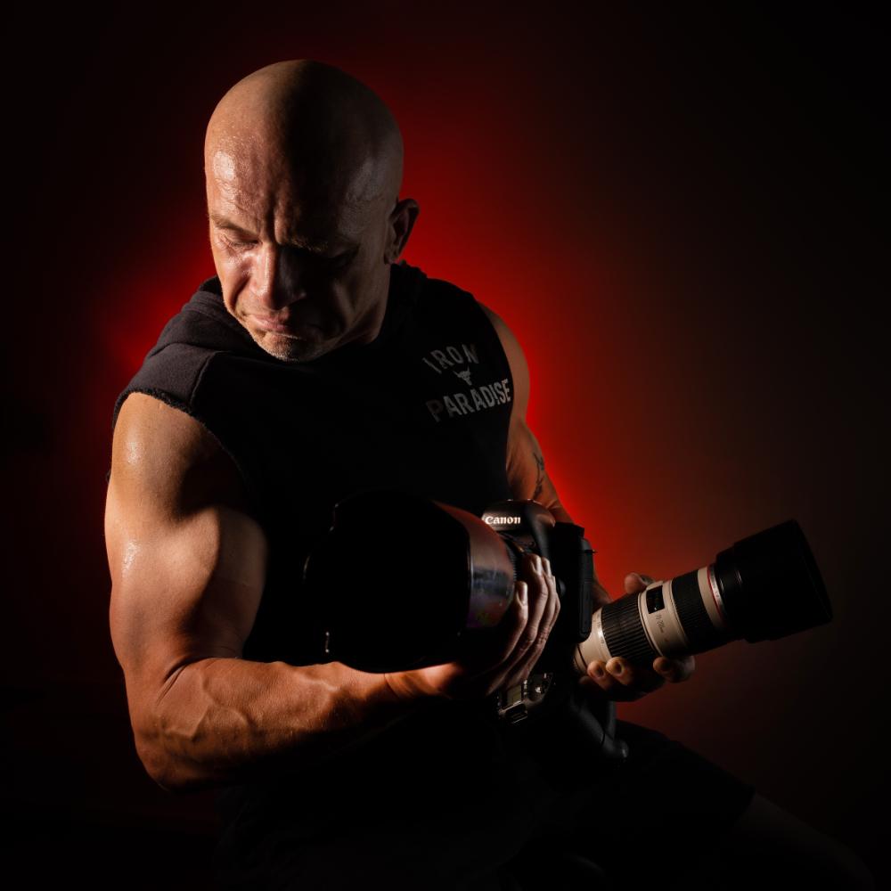 Muskeln größer fotografieren durch Positionierung (und Brennweite)