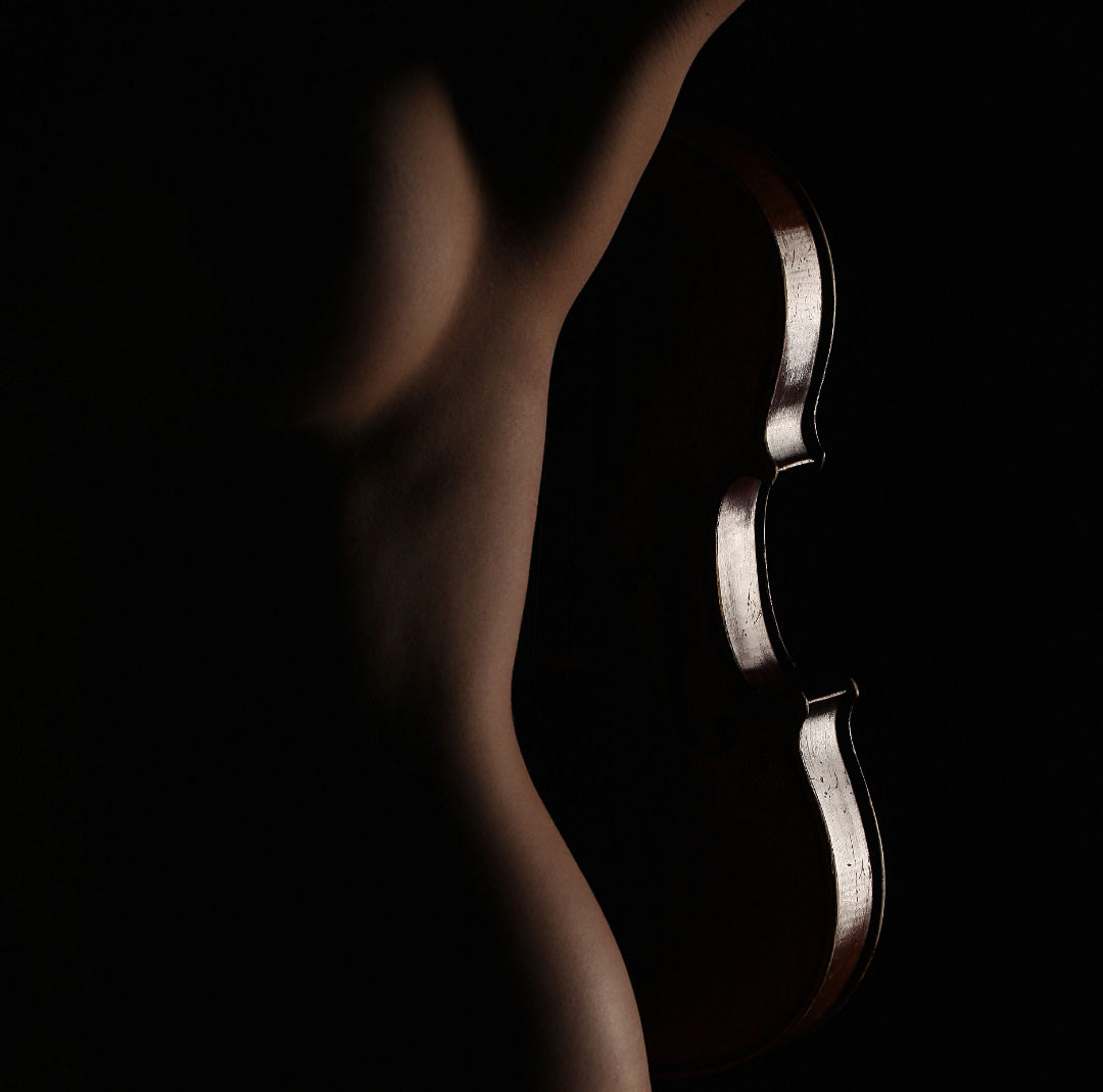 abstrakter Akt mit Geige