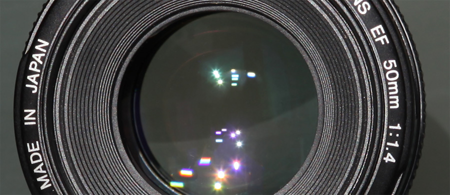 Festbrennweite 50 mm mit f/1,4 (rechts im Bild: 1:1.4)